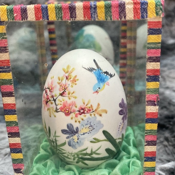 Vintage Oriental Hand-Painted Eggs In Display Cases - Picture 6 of 16